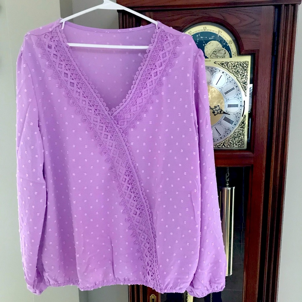 PRETTY NWOT LILAC LACE/CROCHET BLOUSE SIZE XL